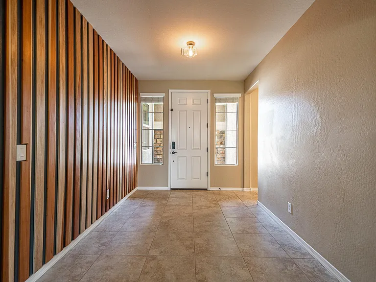 18445 W Saguaro Ln — Photo 6