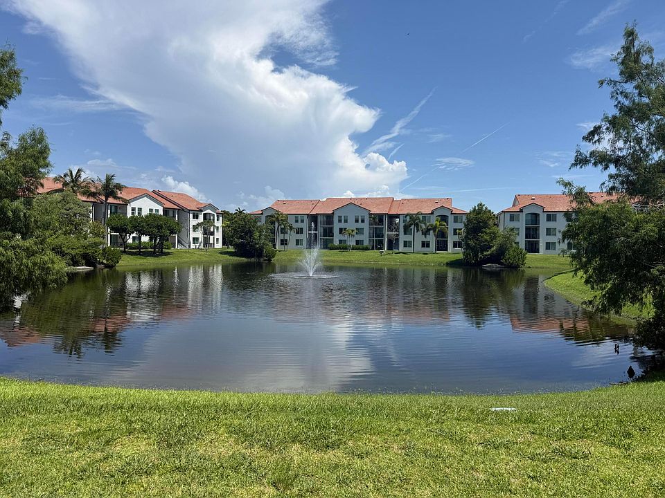 1st image of 902 Villa Circle