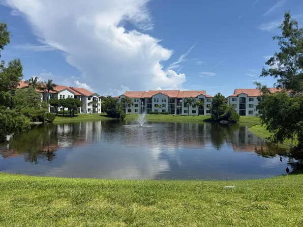 902 Villa Circle, Boynton Beach, FL 33435