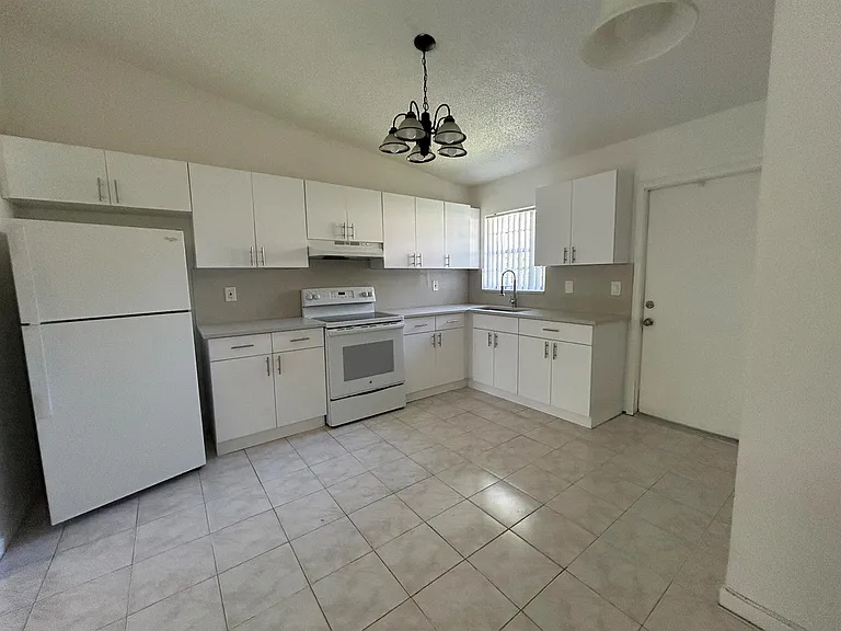 6140 SW 41st Ct — Photo 15
