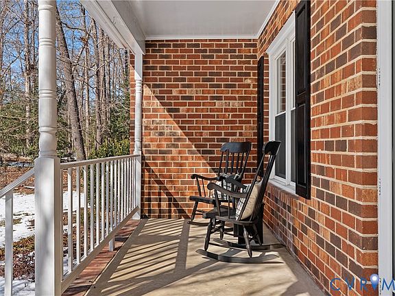 3rd image of 911 Hallsboro Rd