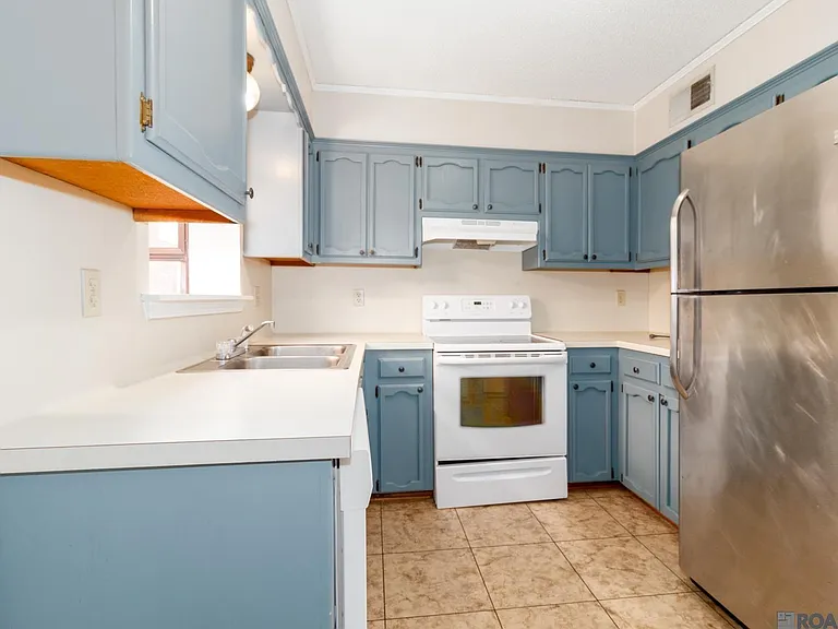 827 E Boyd Dr #C — Photo 9