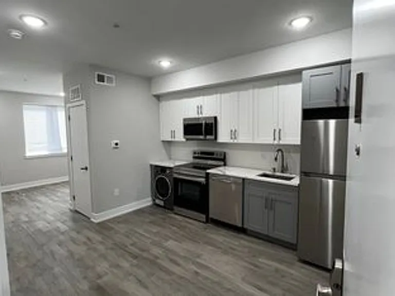 719 N 35th St — Photo 23