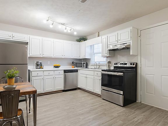 5th image of 48 Chateau Dr SE #D-12