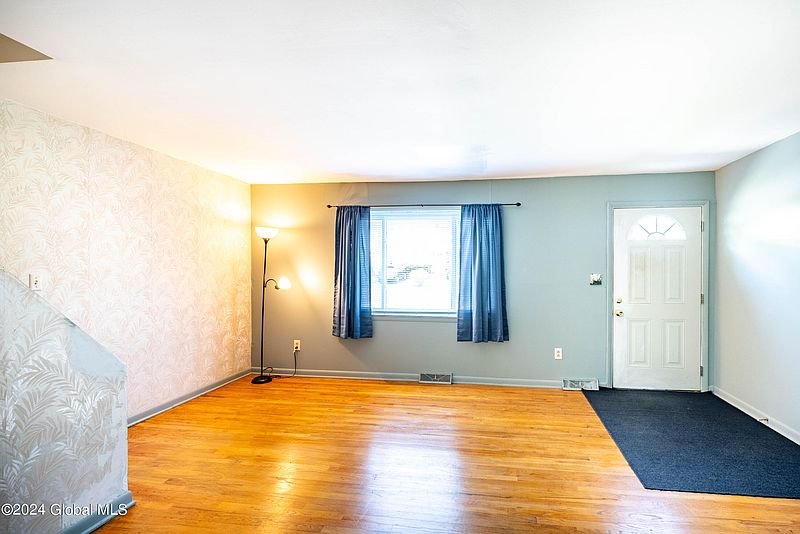 5th image of 124 Mount Hope Drive
