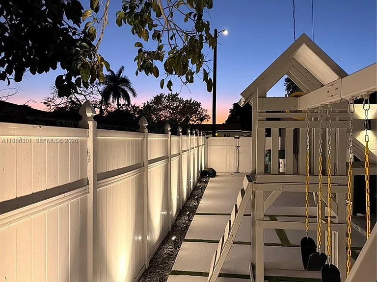 2340 SW 42nd Way — Photo 34