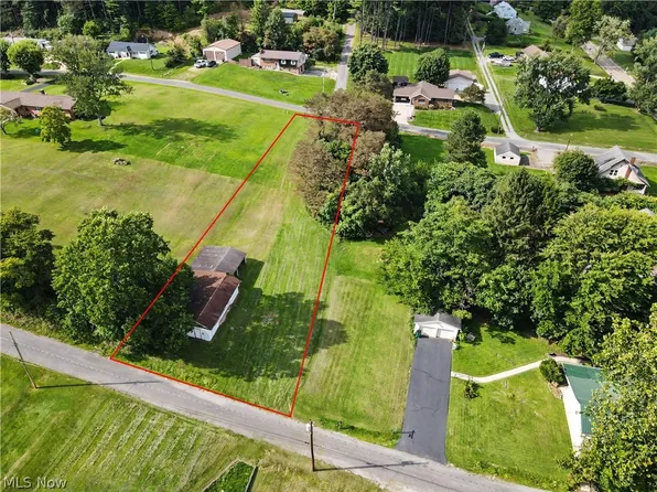 May Rd, East Liverpool, OH 43920