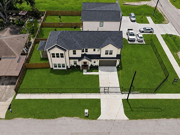 4th image of 4202 Plaag St