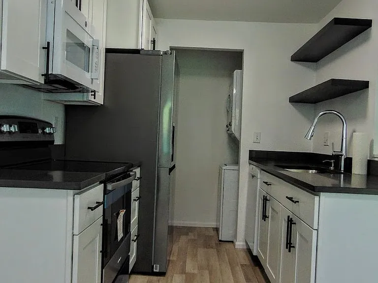 2020 Grant Ave S #F104 — Photo 4