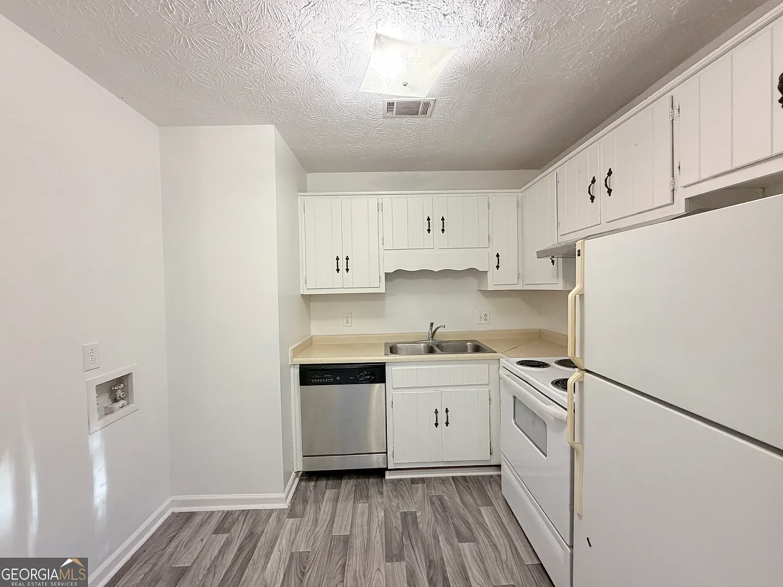 2 bed, 1.0 bath, 1200 sqft, $1,200 — Photo 4