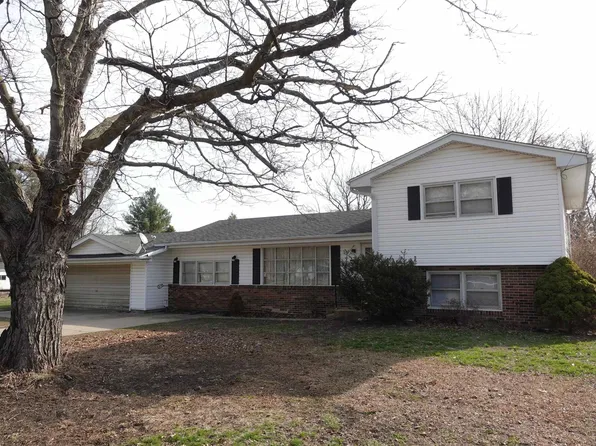 895 Pine St, Galesburg, IL 61401