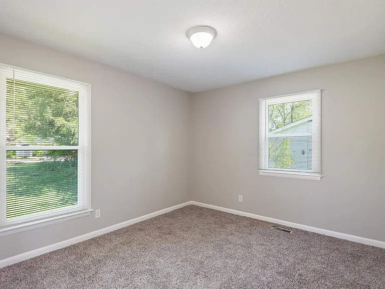 3218 Chantilly Dr — Photo 17