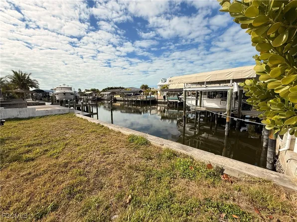 3099 Cussell Dr, Saint James City, FL 33956