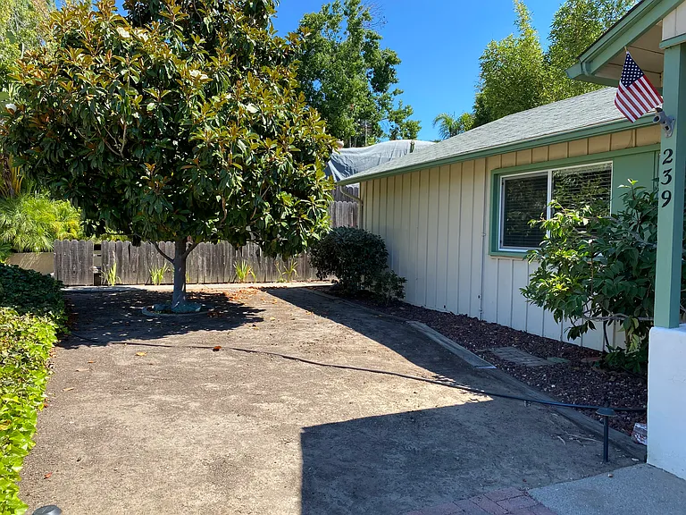 239 Santa Lucia Dr — Photo 34