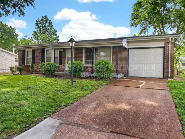 1310 Petite Dr, Saint Louis, MO 63138