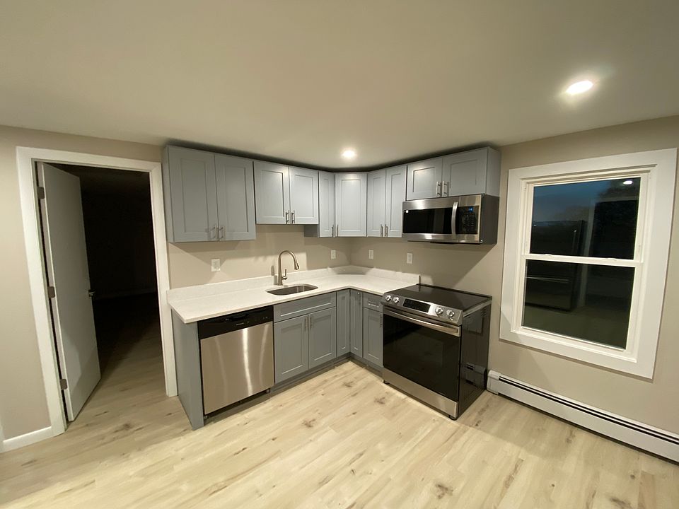 Eat-in Kitchen