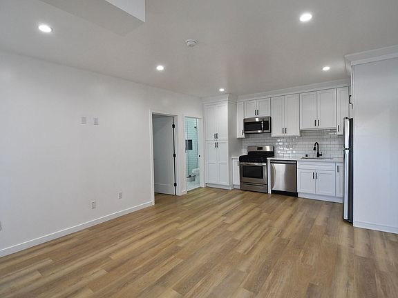 2nd image of 4413 Tujunga Ave #3/4