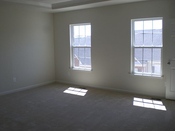 3rd image of 2453 Eastbourne Dr