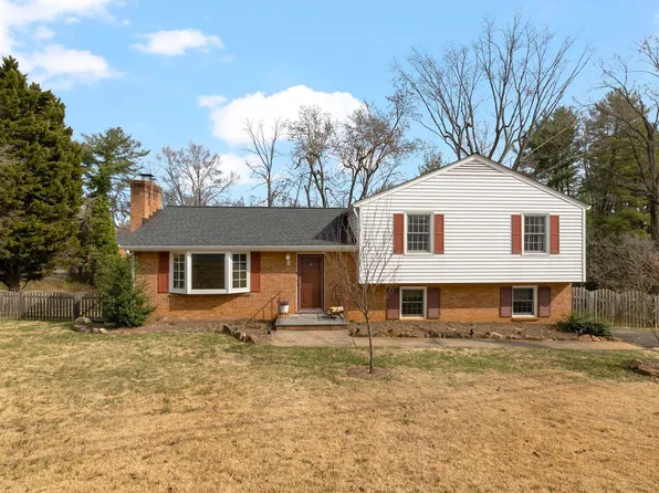 2224 Greenbrier Dr, Charlottesville, VA 22901