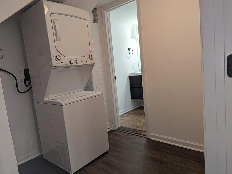 738 11th St NE #3 — Photo 8