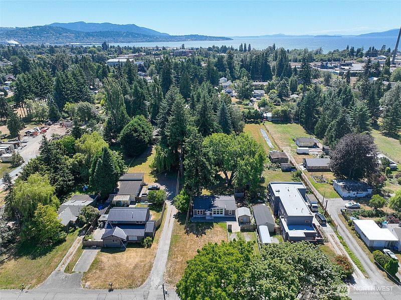 3rd image of 3015 Birchwood Avenue