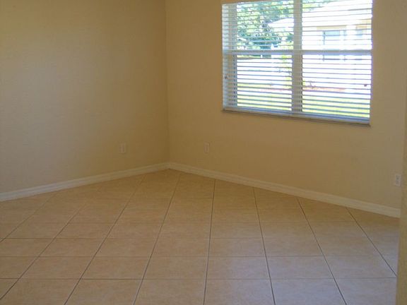 3rd image of 188 Rotonda Blvd W APT B