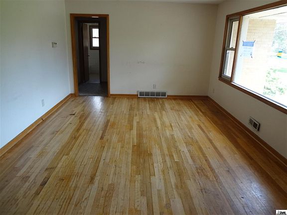 3rd image of 819 E Claflin Ave