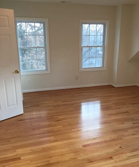 Poplar Ave — Photo 13