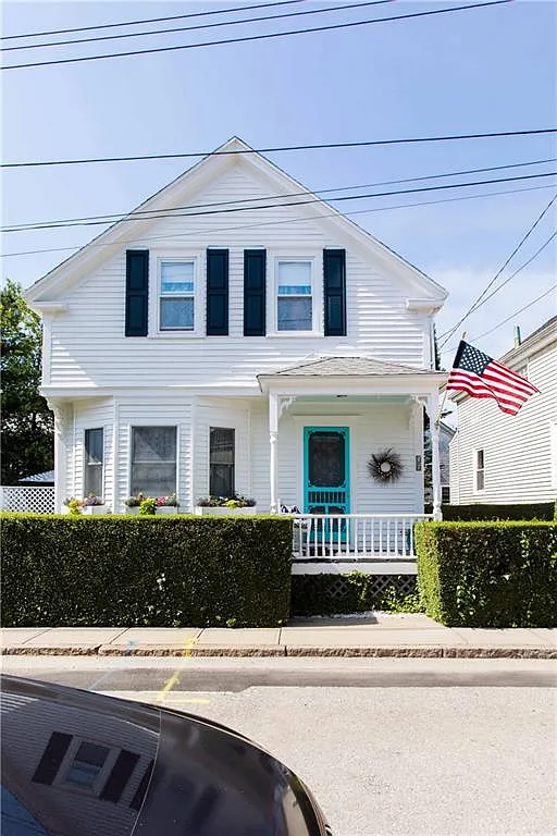 3 bed, 1.5 bath, 1152 sqft, $2,600 — Photo 1