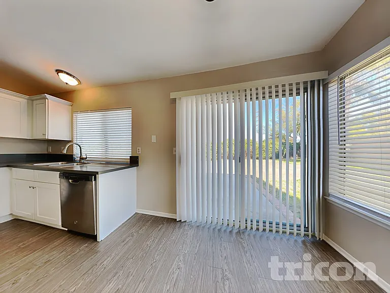 105 S Lamarr St — Photo 3