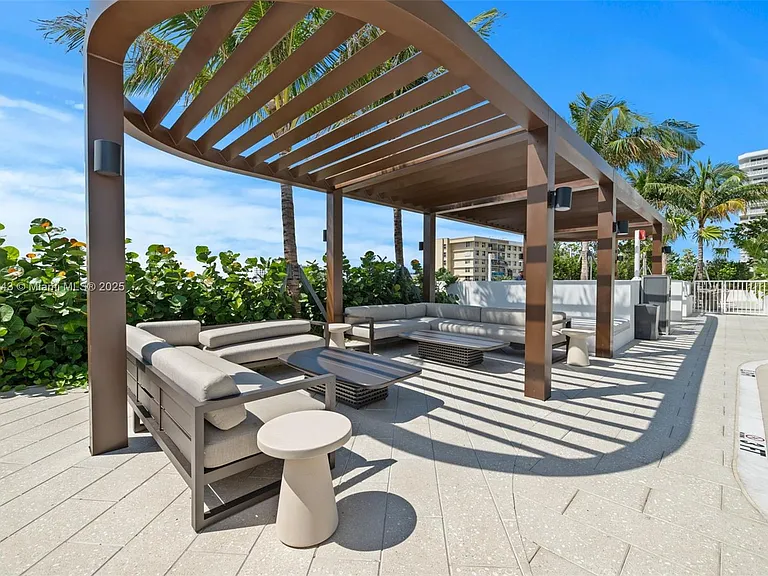 900 N Ocean Blvd #1005 — Photo 40