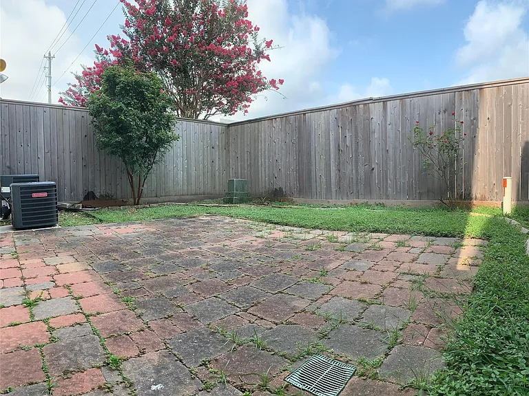 9006 Harbor Hills Dr E — Photo 18
