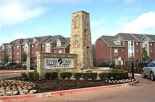 2nd image of 305 Holleman Dr E APT 501