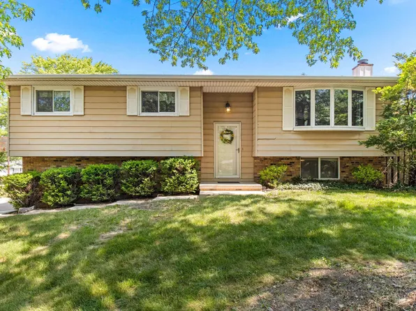 100 District Ct, East Peoria, IL 61611