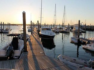 31 Coddington Wharf APT 28, Newport, RI 02840