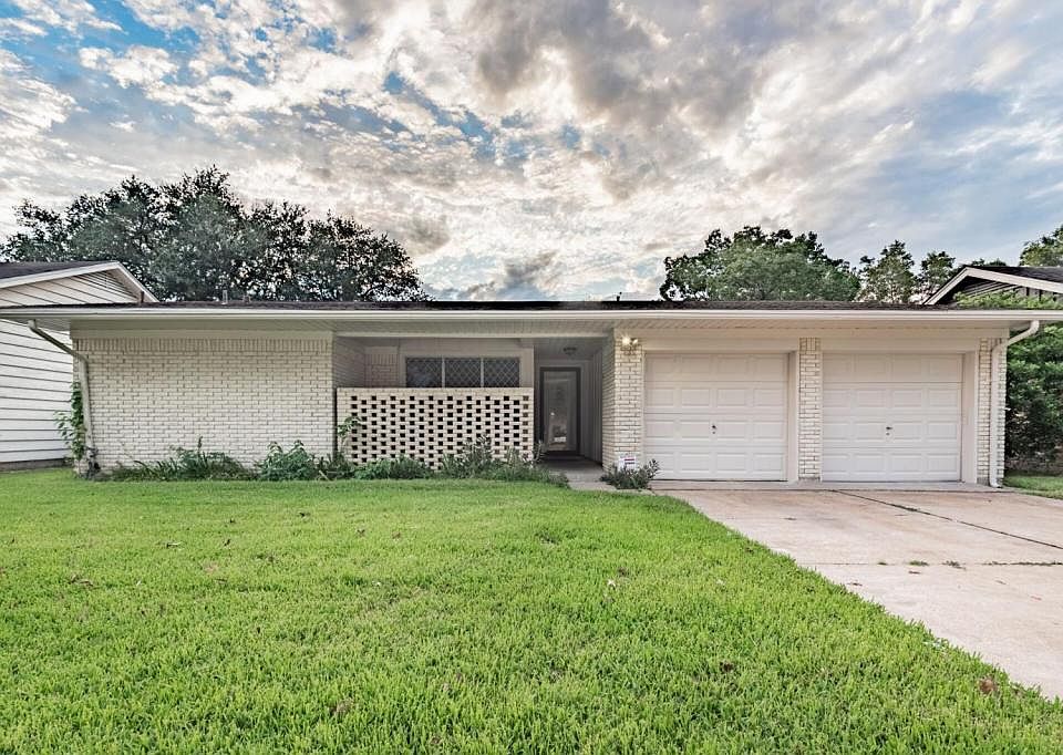 1st image of 2910 Blueberry Ln