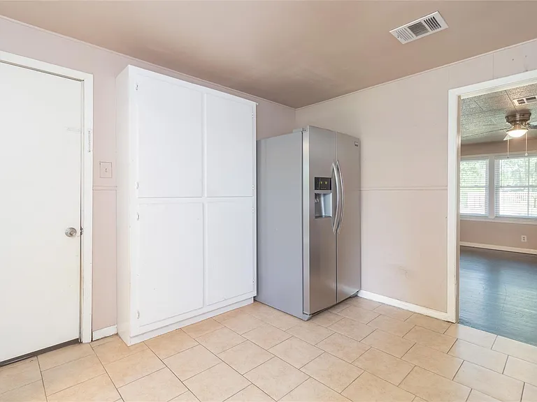4425 Harding Dr — Photo 8