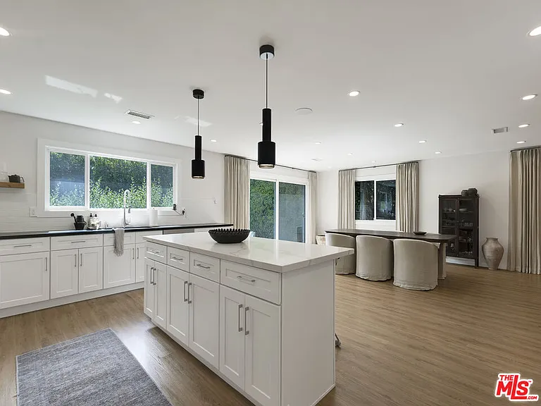 13506 Chandler Blvd — Photo 7
