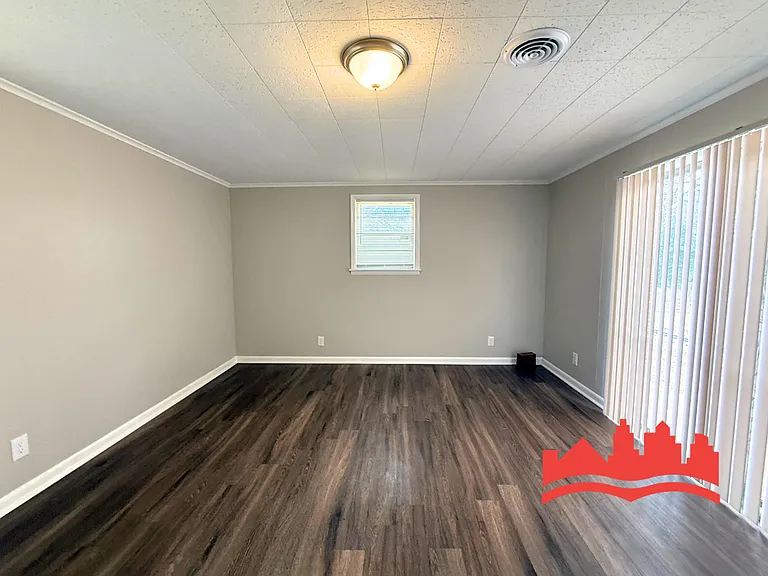 142 Jeanne Dr — Photo 6