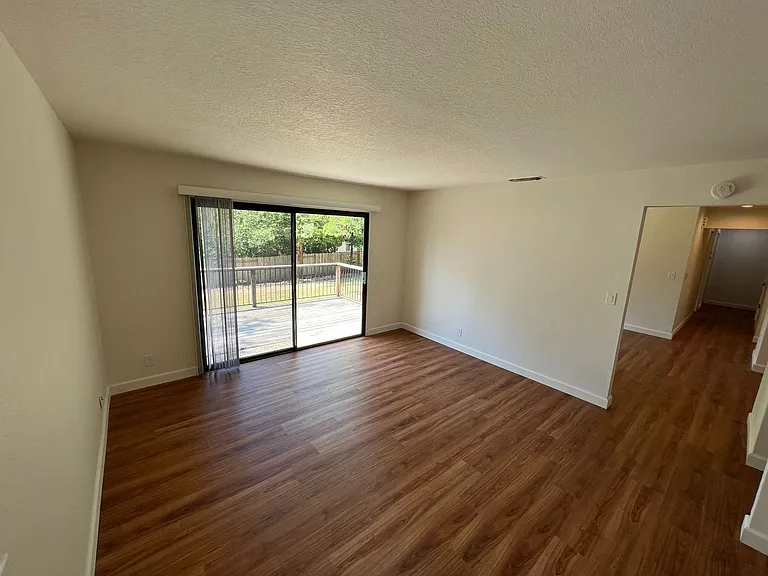 8654 Thelen Ct — Photo 9