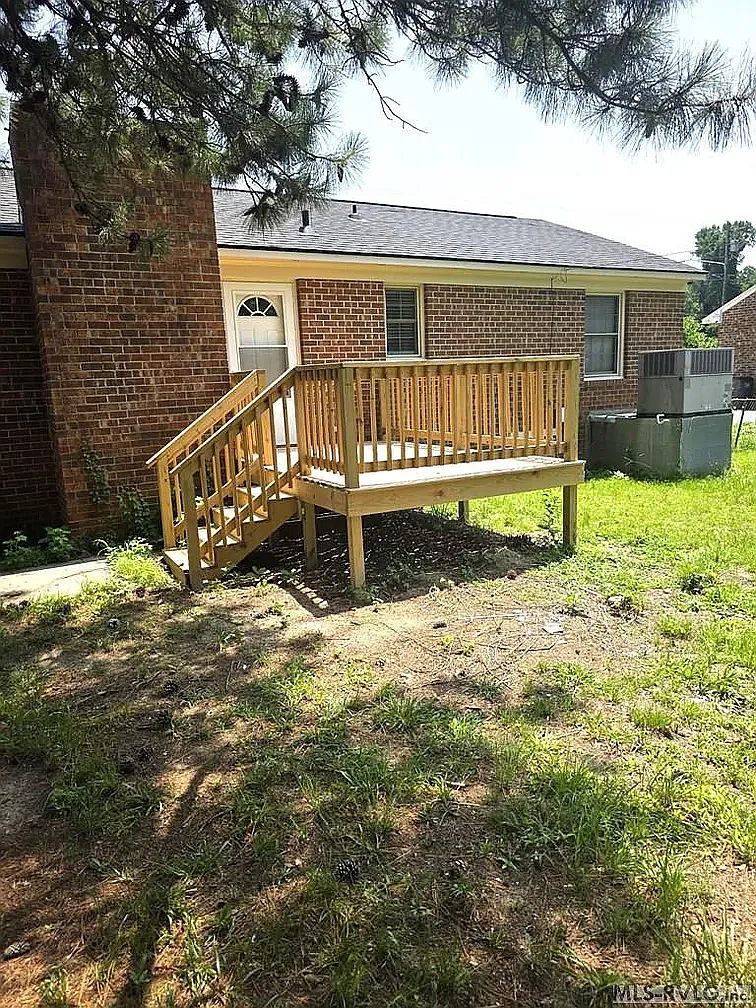3 bed, 1325 sqft, $1,595 — Photo 2
