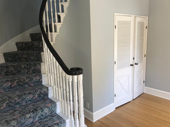 5th image of 704 E Carlisle Ave