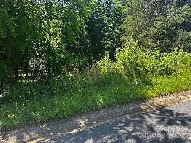 2nd image of 5765 Kingsway Blvd