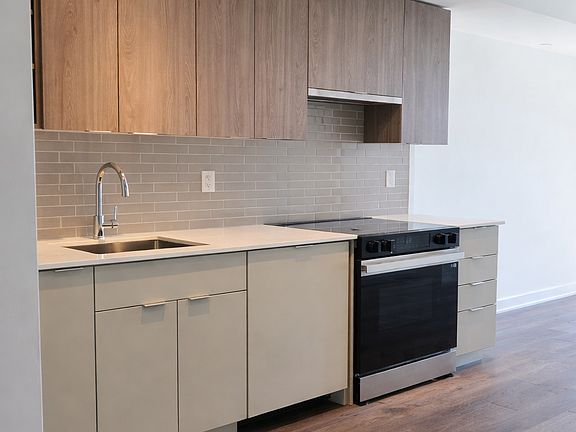 2nd image of 2069 Lakeshore Rd