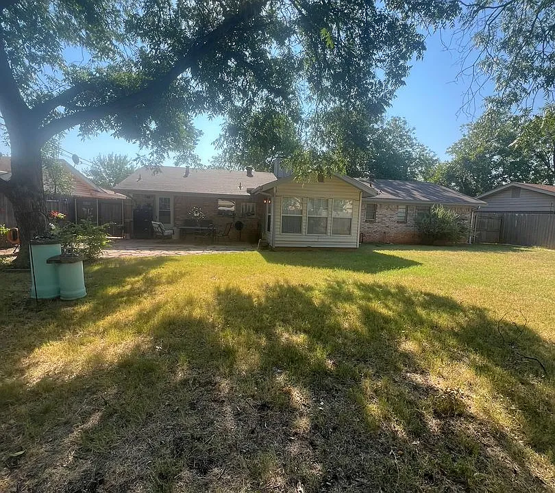 1526 Rosewood Dr