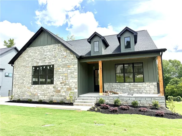 110 Wedge Way, Travelers Rest, SC 29690
