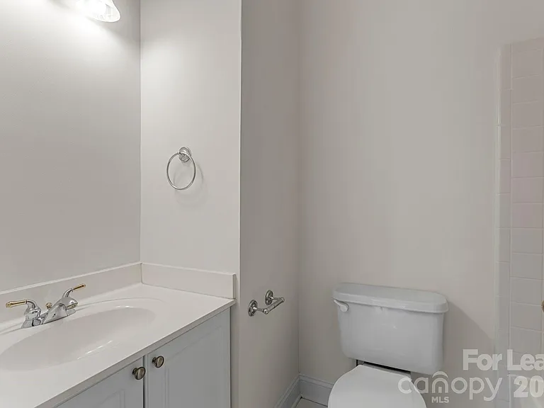 1192 Hampton Gardens Ln — Photo 17