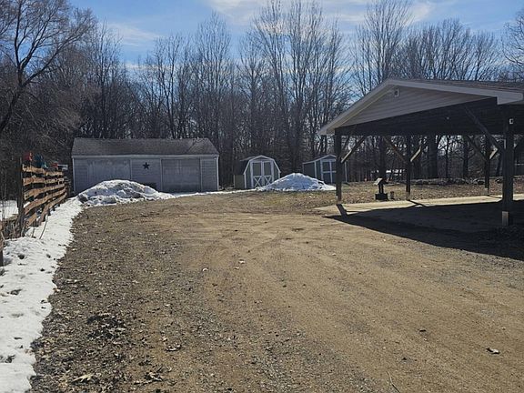 4th image of 3060 Snyder Rd