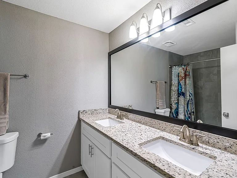 1669 W Sam Houston Pkwy S — Photo 22