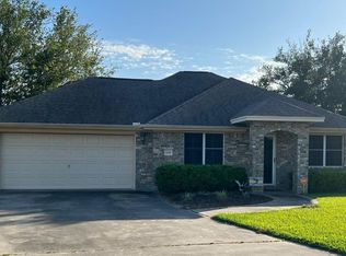 130 Pine Ridge Ct, Winnie, TX 77665